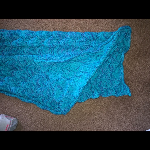 Mermaid tail blanket - Picture 4 of 4